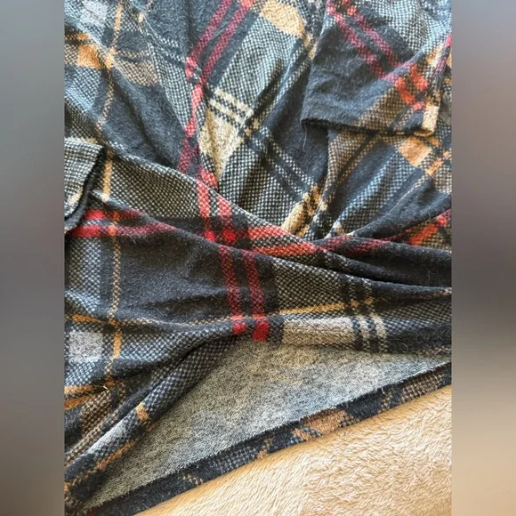 Maurices Gray and Black Top - Picture 3 of 4